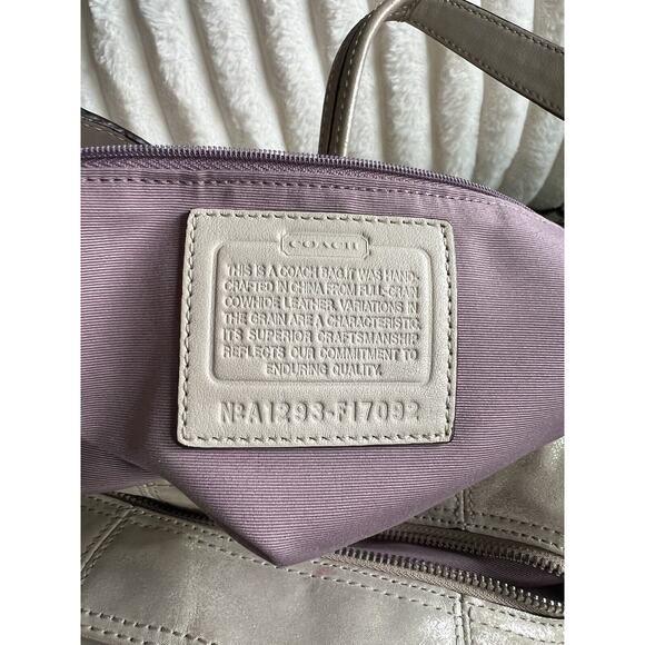 💛 Coach Soho Lynn Metallic Leather Hobo F17092 & matching wristlet 💛🤍 - Picture 9 of 9